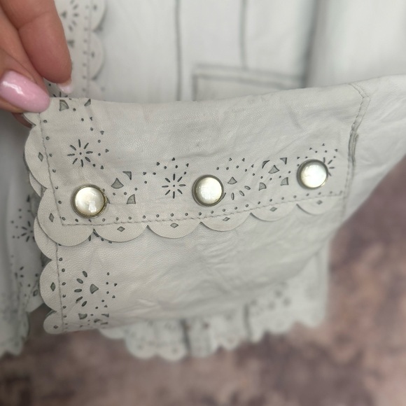 Leather laser cut detail bone color jacket snap closure with pockets - Picture 7 of 15